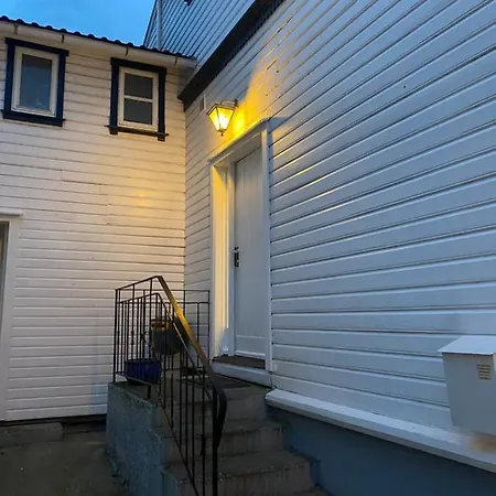 Apartament 102 *